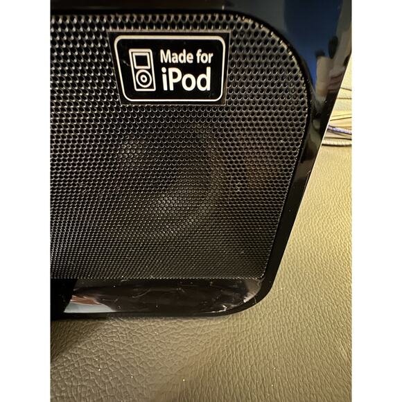 iLive Clock Docking System Speakers iPod Dock IS208B No Remote TESTED WORKING - Picture 4 of 11